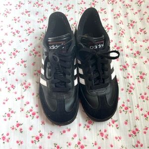 🌷 Adidas Black and White Sambas